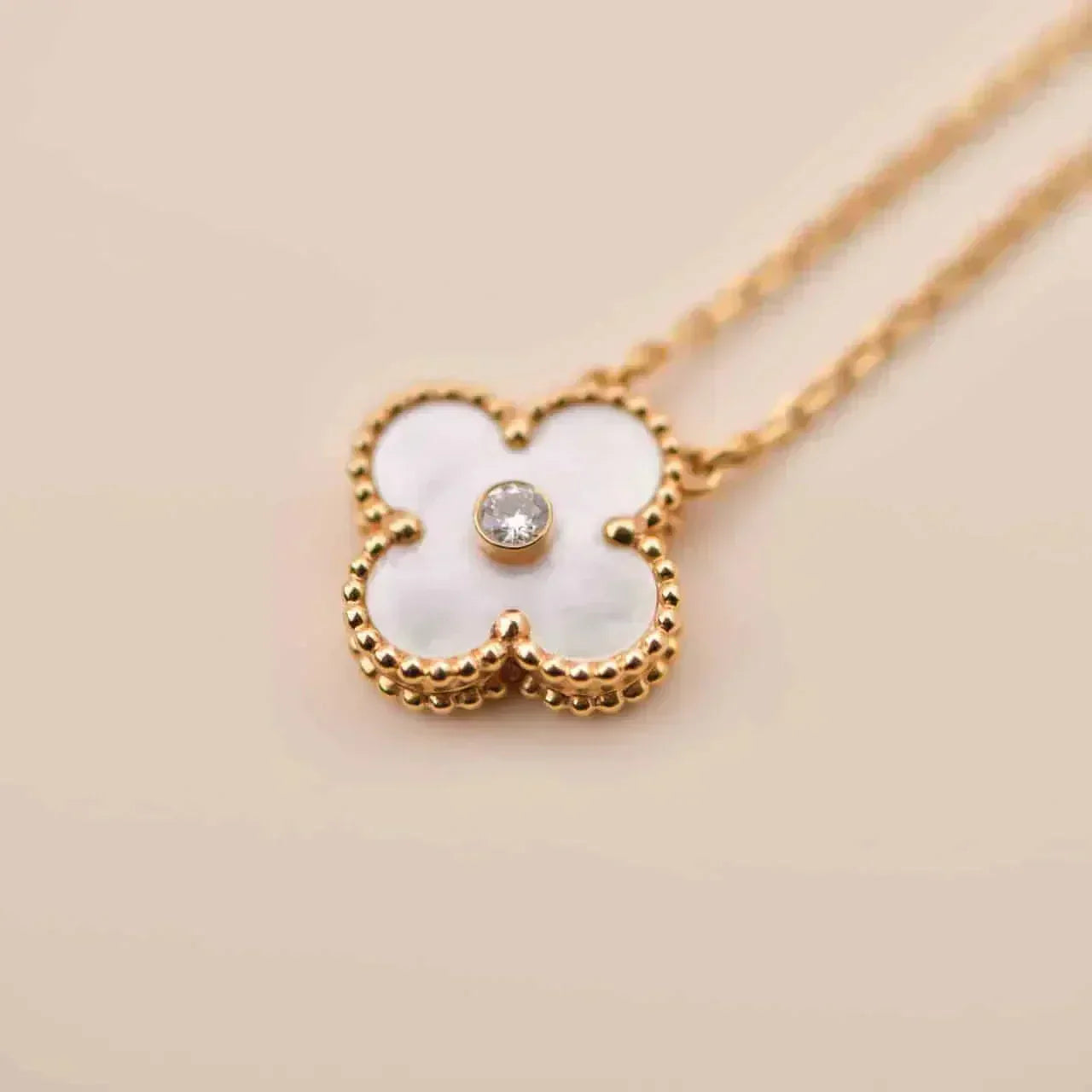 ??MIRA?¡¥CLOVER 15MM DIAMOND WHITE FRITILLARIA NECKLACE