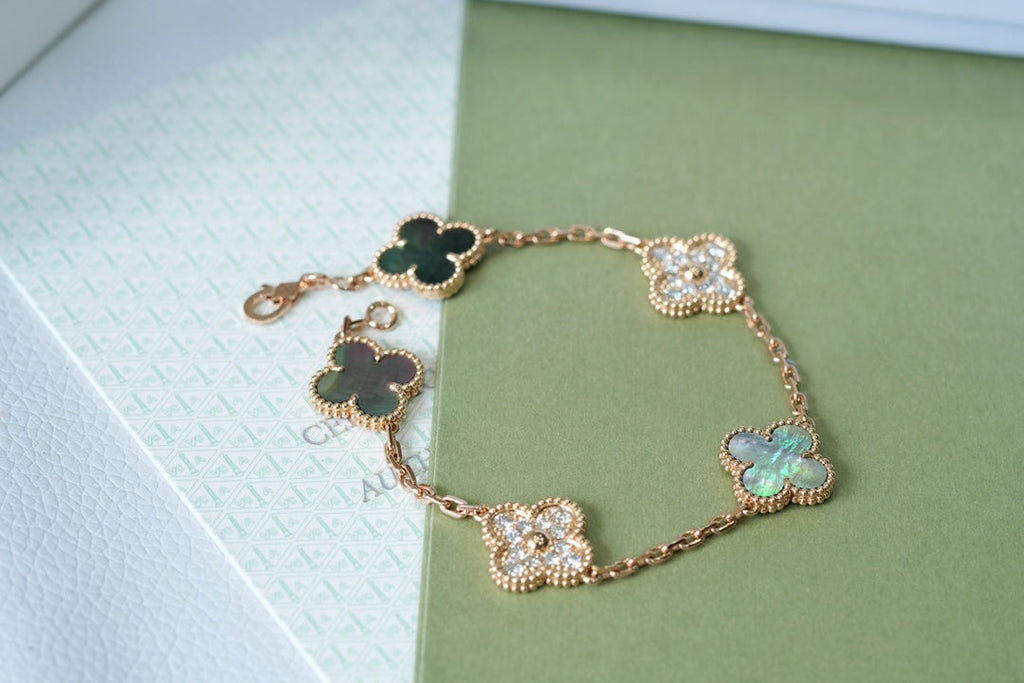 [MIRA]New CLOVER 5 MOTIF GRAY MOP BRACELET COLLECTION