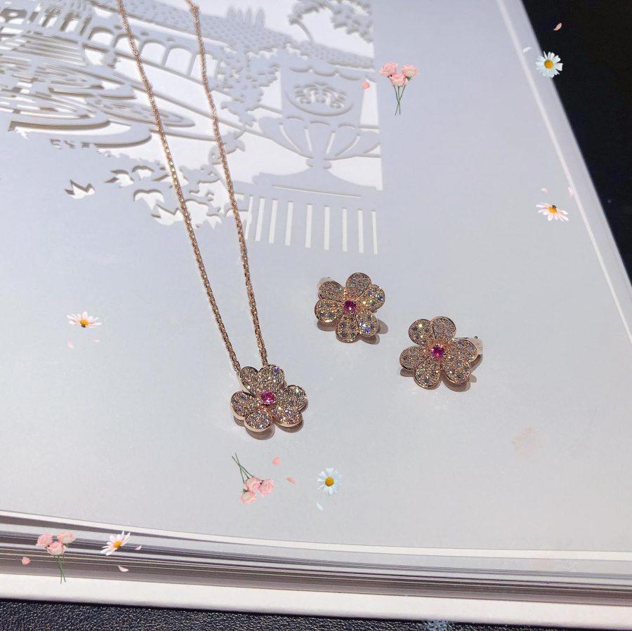 ??MIRA?¡¥FRIVOLE ROSE GOLD FLOWER DIAMOND NECKLACE