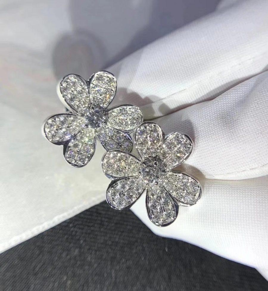??MIRA?¡¥FRIVOLE SILVER FLOWER DIAMOND EARRINGS