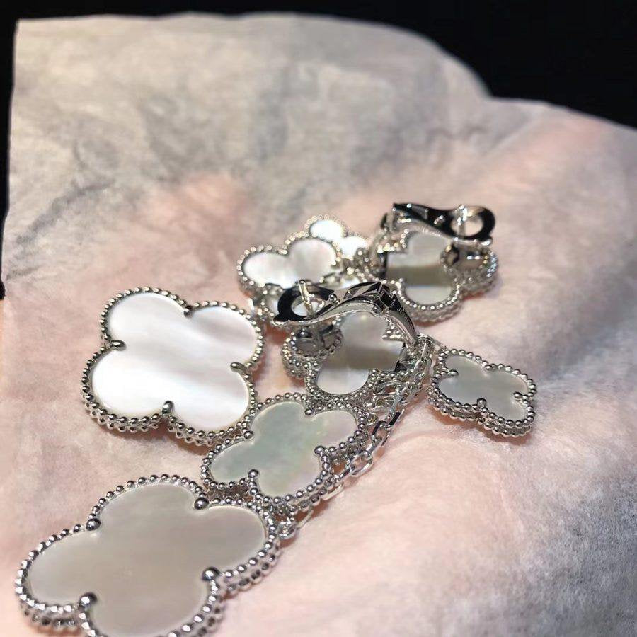 ??MIRA?¡¥CLOVER EARRINGS WHITE MOP 4 MOTIFS SILVER