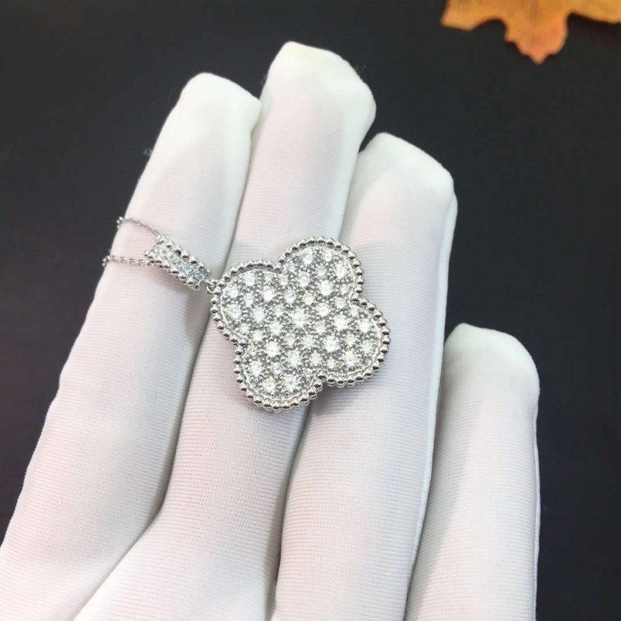 ??MIRA?¡¥CLOVER 25MM SILVER FULL DIAMOND BIG CLOVER NECKLACE