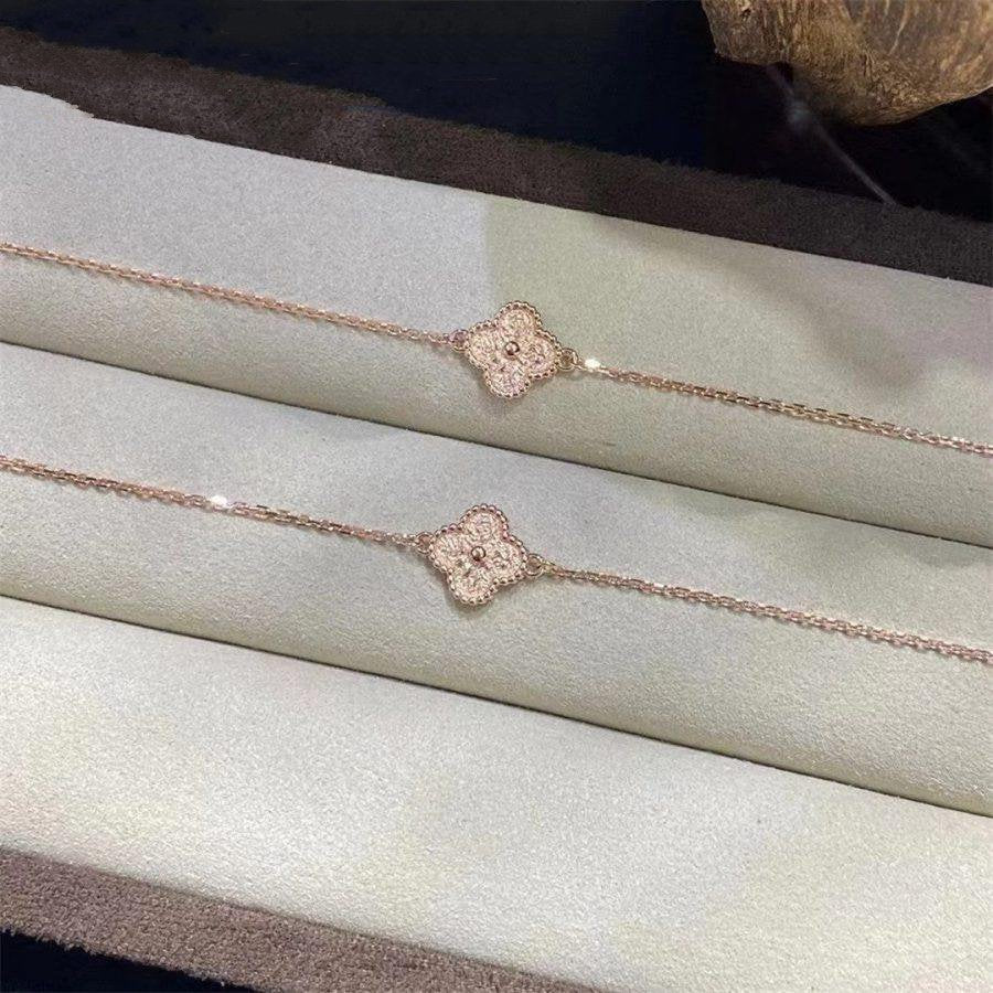 ??MIRA?¡¥CLOVER SINGLE FLOWER BRACELET