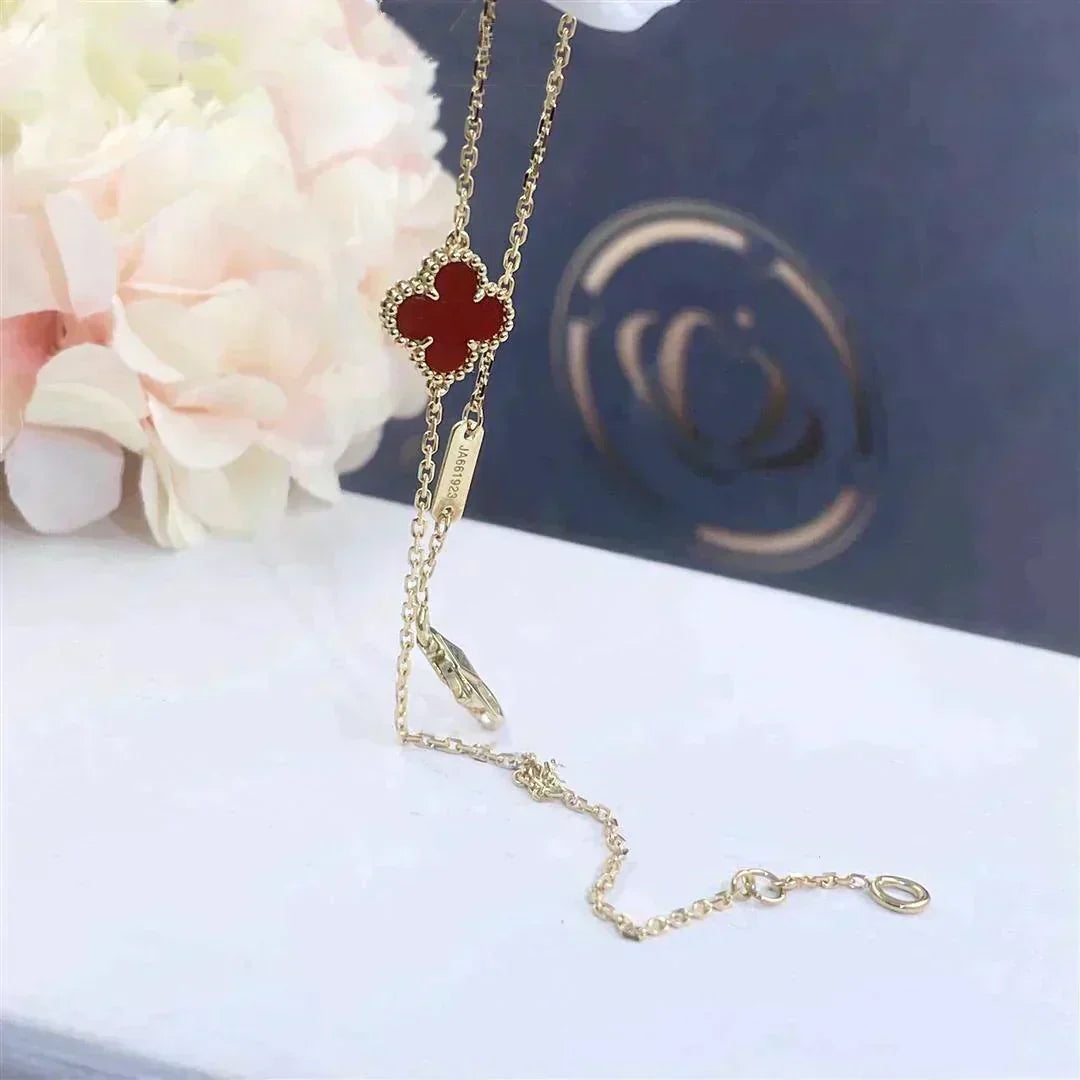 ??MIRA?¡¥CLOVER  CARNELIAN SINGLE FLOWER BRACELET