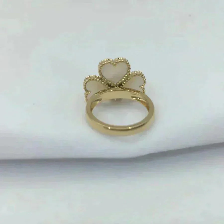 ??MIRA?¡¥SWEET CLOVER WHITE MOP RING