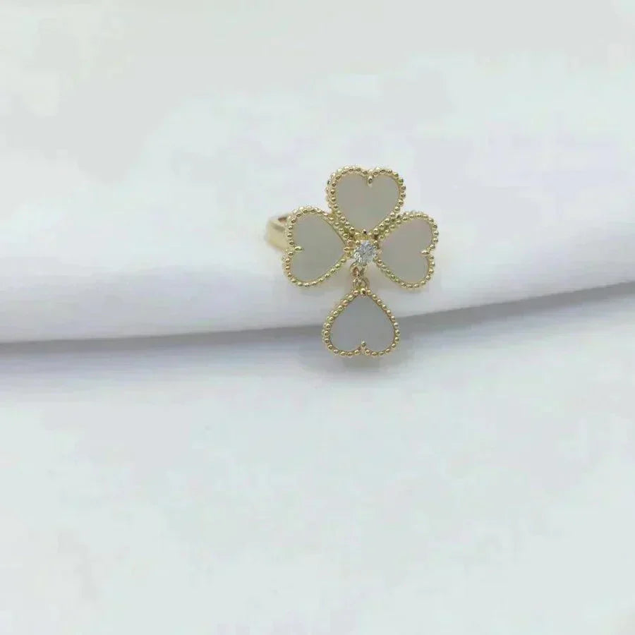 ??MIRA?¡¥SWEET CLOVER WHITE MOP RING
