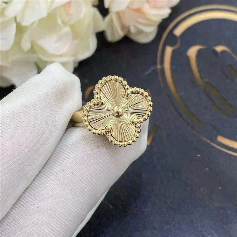 ??MIRA?¡¥CLOVER GOLD RING