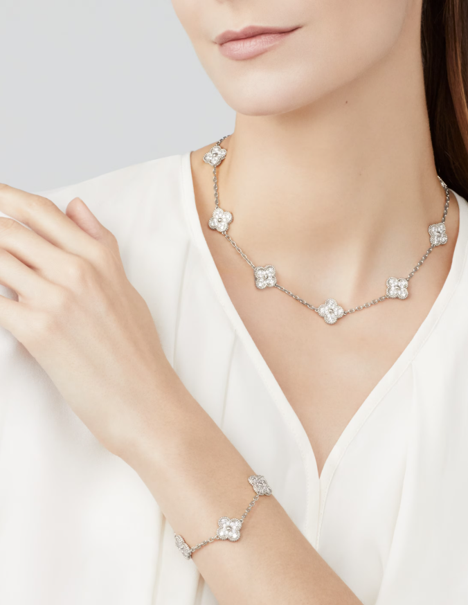 [??MIRA?¡¥]CLOVER 10 MOTIFS FULL DIAMOND NECKLACE
