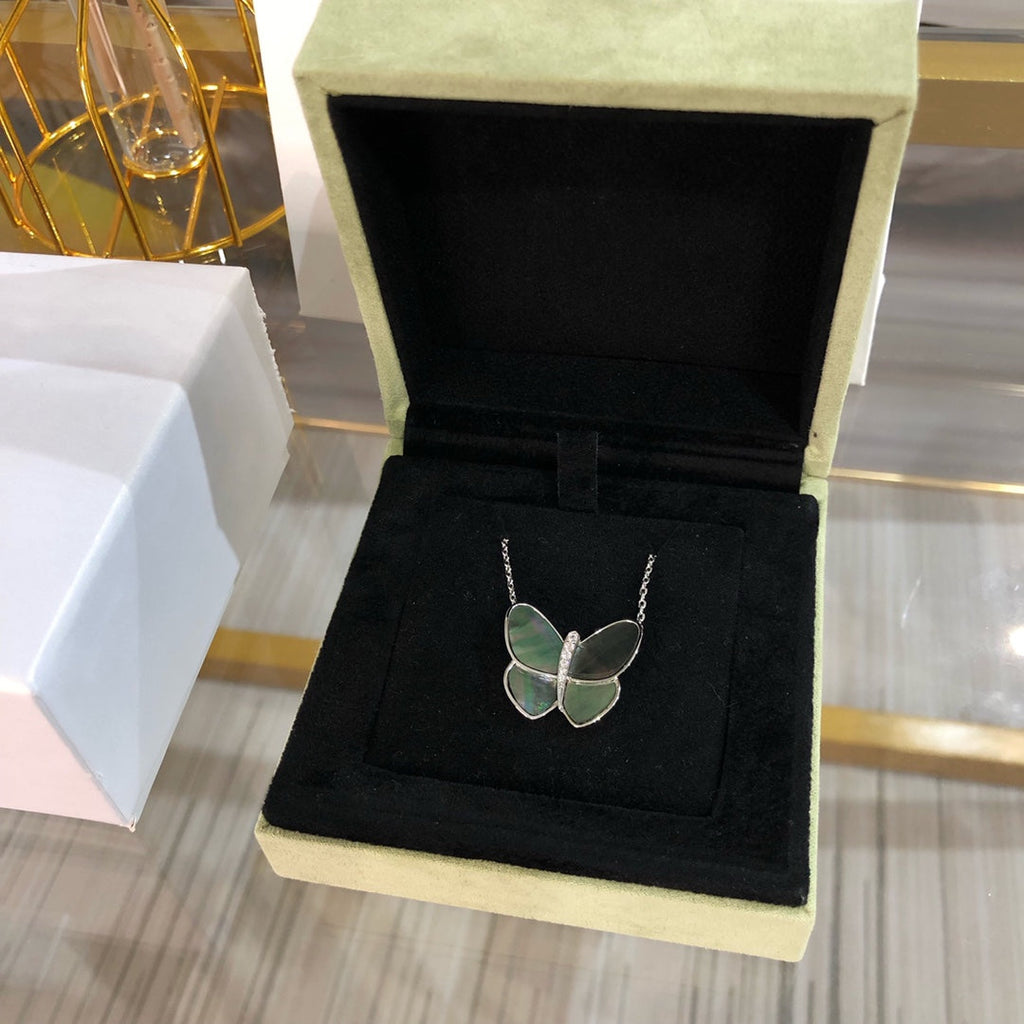 ??MIRA?¡¥LARGE BUTTERFLY SILVER PENDANT DIAMOND NECKLACE