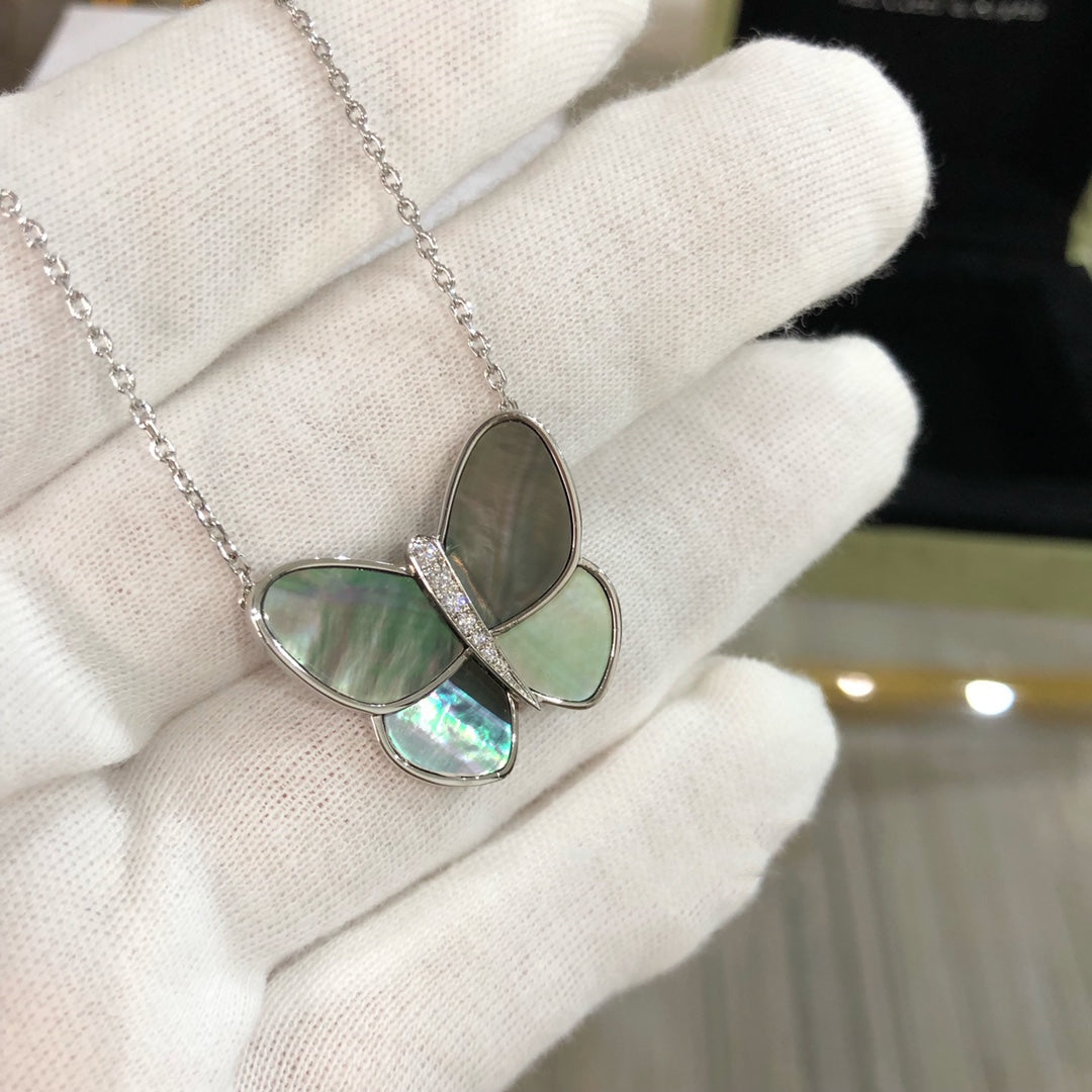 ??MIRA?¡¥LARGE BUTTERFLY SILVER PENDANT DIAMOND NECKLACE