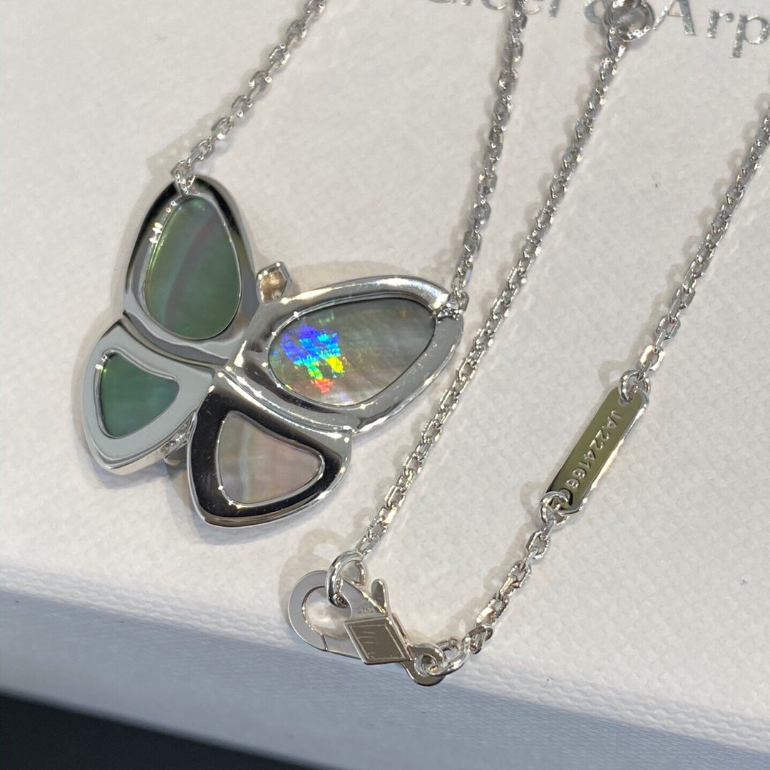 ??MIRA?¡¥LARGE BUTTERFLY SILVER PENDANT DIAMOND NECKLACE