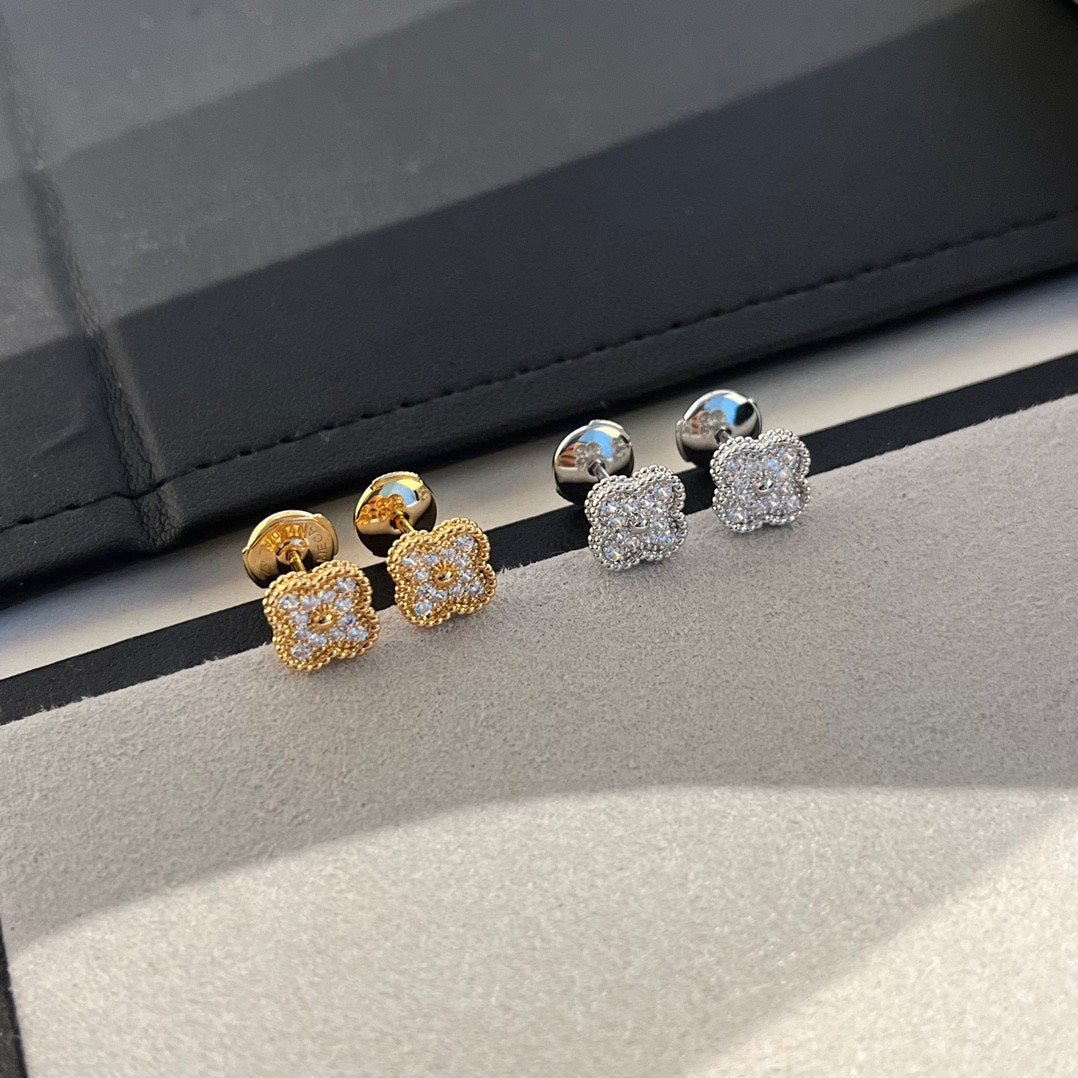 ??MIRA?¡¥CLOVER MINI DIAMOND STUD EARRINGS