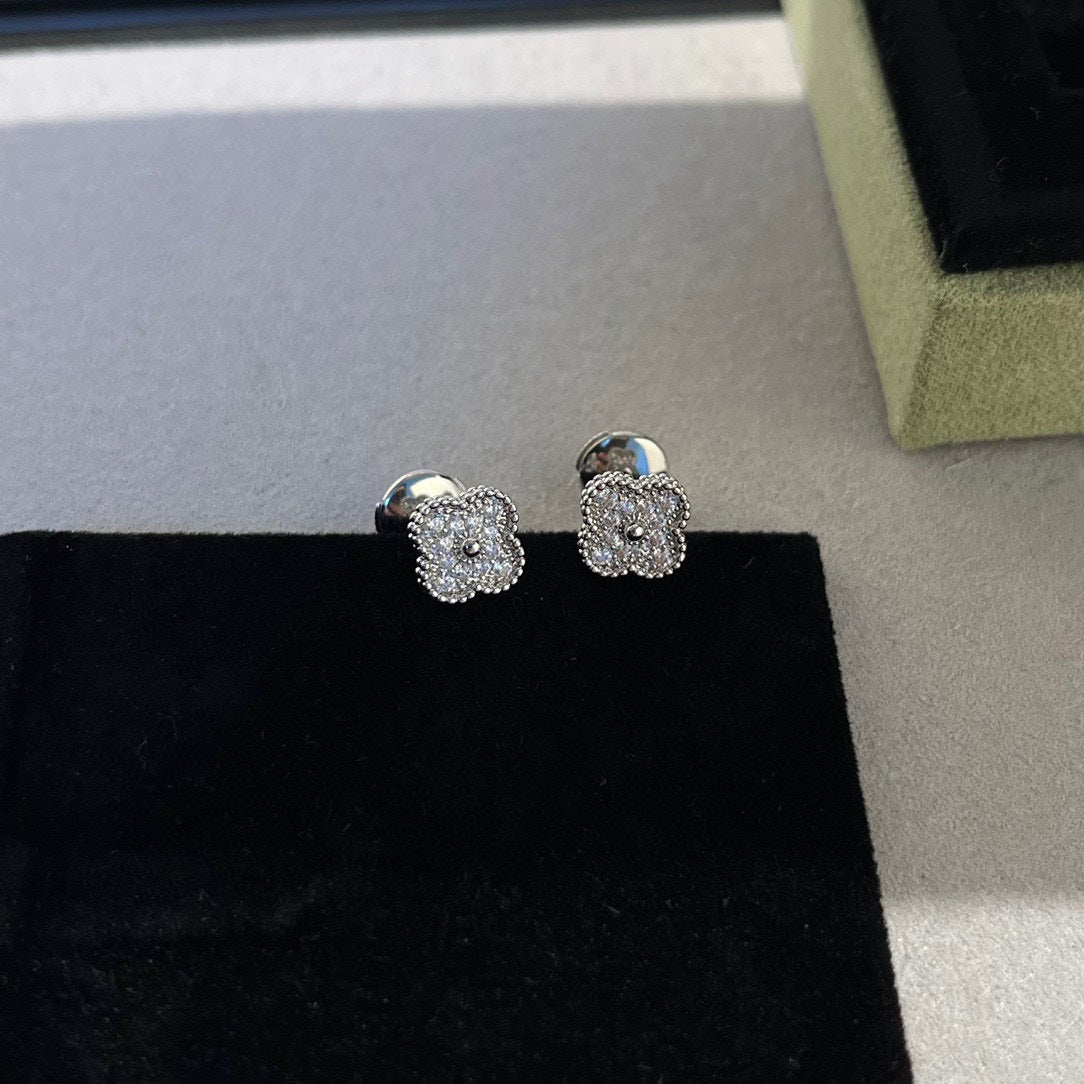 ??MIRA?¡¥CLOVER MINI DIAMOND STUD EARRINGS